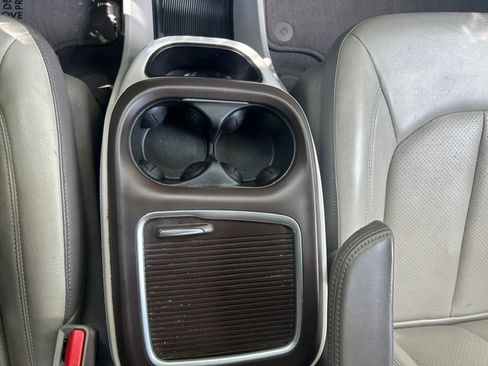 Used 2019 Chrysler Pacifica Touring-L Plus FWD image 17