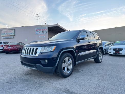 Used 2011 Jeep Grand Cherokee Limited image 2