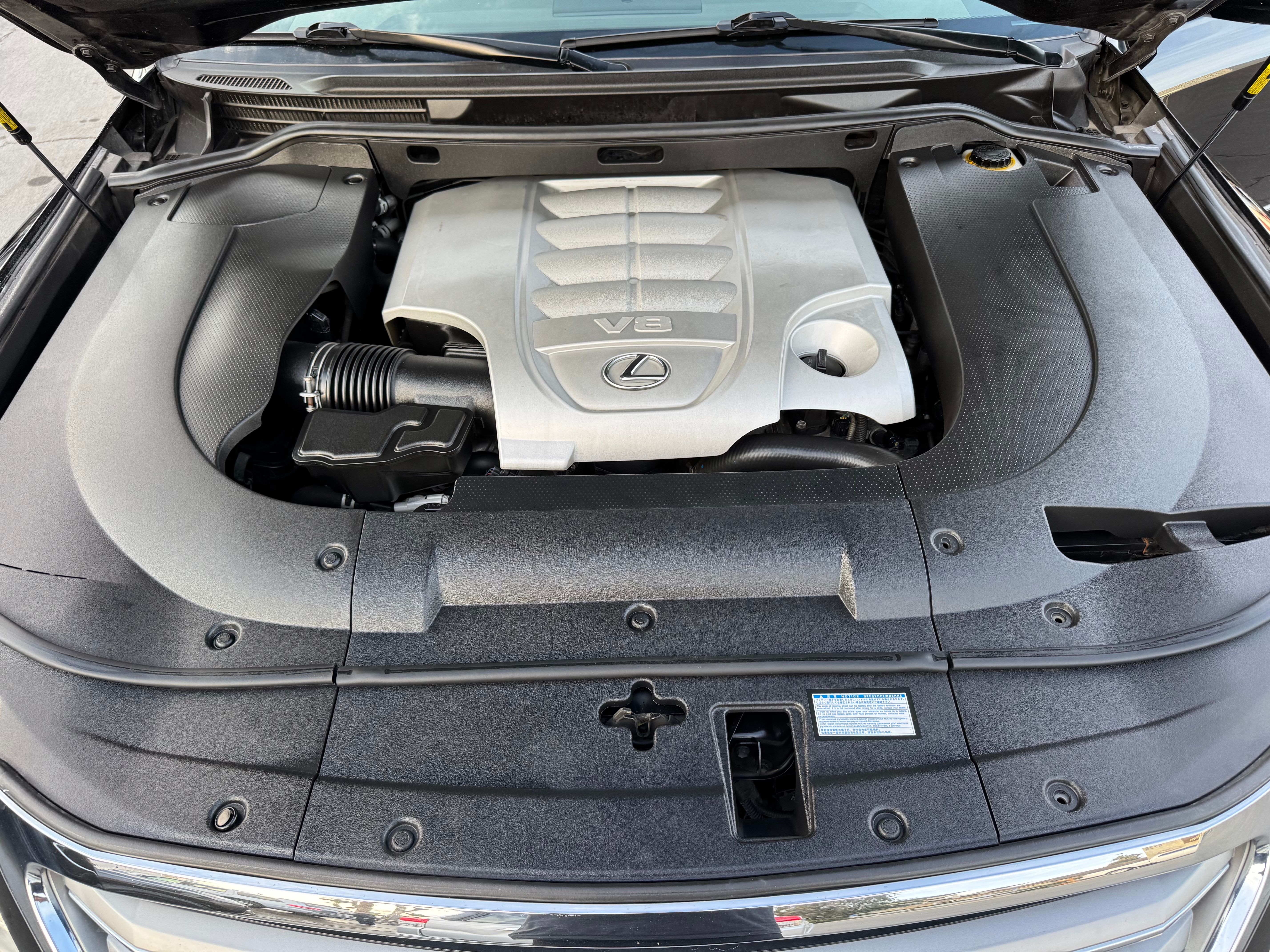 Used 2013 Lexus LX 570 4WD image 37