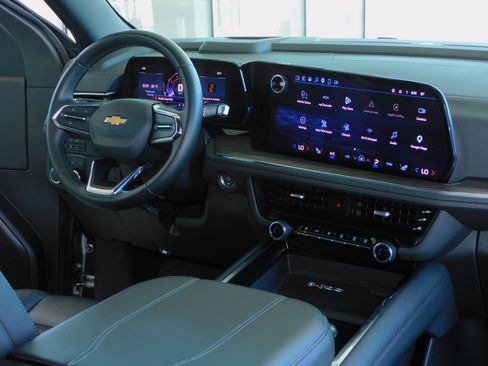 Used 2025 Chevrolet Tahoe 4WD LT image 29