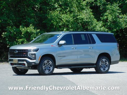 Used 2025 Chevrolet Suburban 4WD Z71 image 1