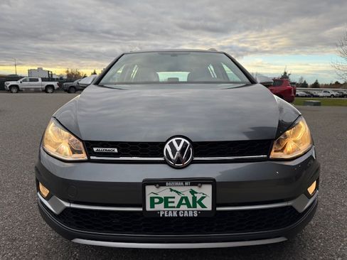 Used 2017 Volkswagen Golf Alltrack image 8