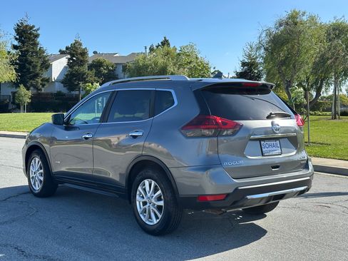 Used 2018 Nissan Rogue image 3