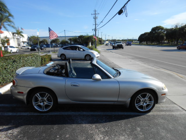 Used 2005 MAZDA MX-5 Miata LS RWD image 6