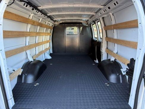 Used 2024 Chevrolet Express 2500 image 8