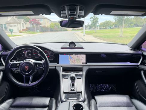 Used 2018 Porsche Panamera 4 image 18