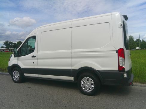 Used 2018 Ford Transit 150 130 Medium Roof RWD image 9