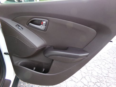 Used 2015 Hyundai Tucson SE image 14