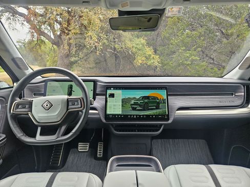 Used 2023 Rivian R1S Adventure image 3