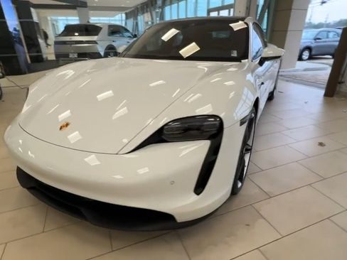 Used 2022 Porsche Taycan image 11
