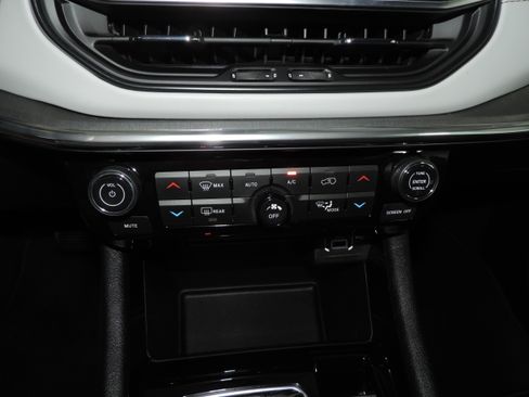 Used 2023 Jeep Compass 4WD Limited image 43