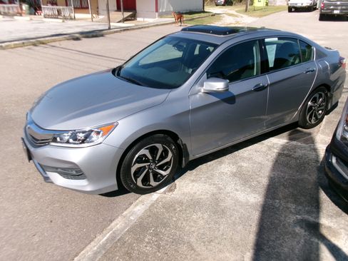 Used 2017 Honda Accord EX-L image 5