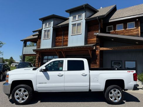 Used 2018 Chevrolet Silverado 2500 4x4 Crew Cab LT image 2