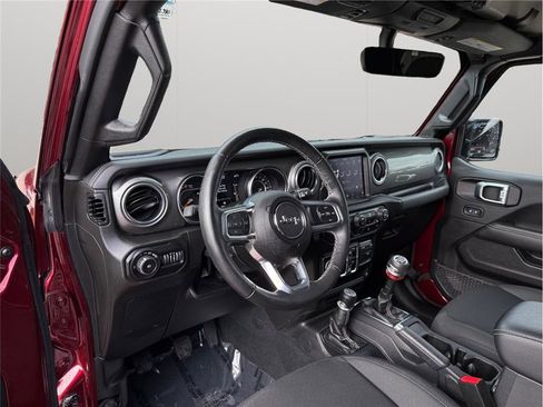 Used 2022 Jeep Wrangler Unlimited Sahara image 6