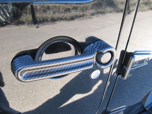 Used 2010 Jeep Wrangler Unlimited Sahara image 13