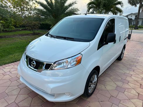 Used 2019 Nissan NV200 SV Van 4D FWD image 1