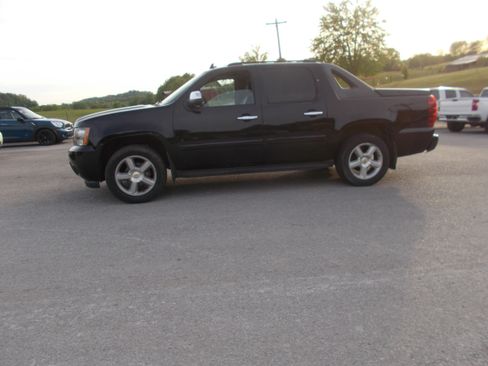 Used 2008 Chevrolet Avalanche AWD/4WD image 3