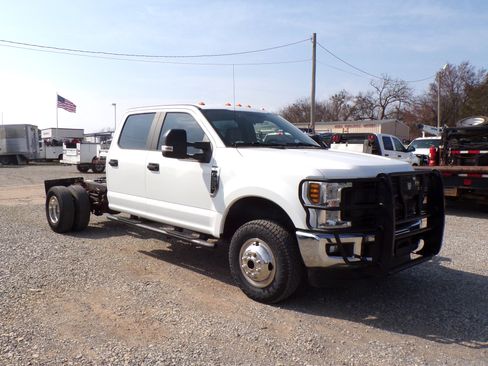 Used 2019 Ford F350 4x4 Crew Cab DRW Super Duty image 3