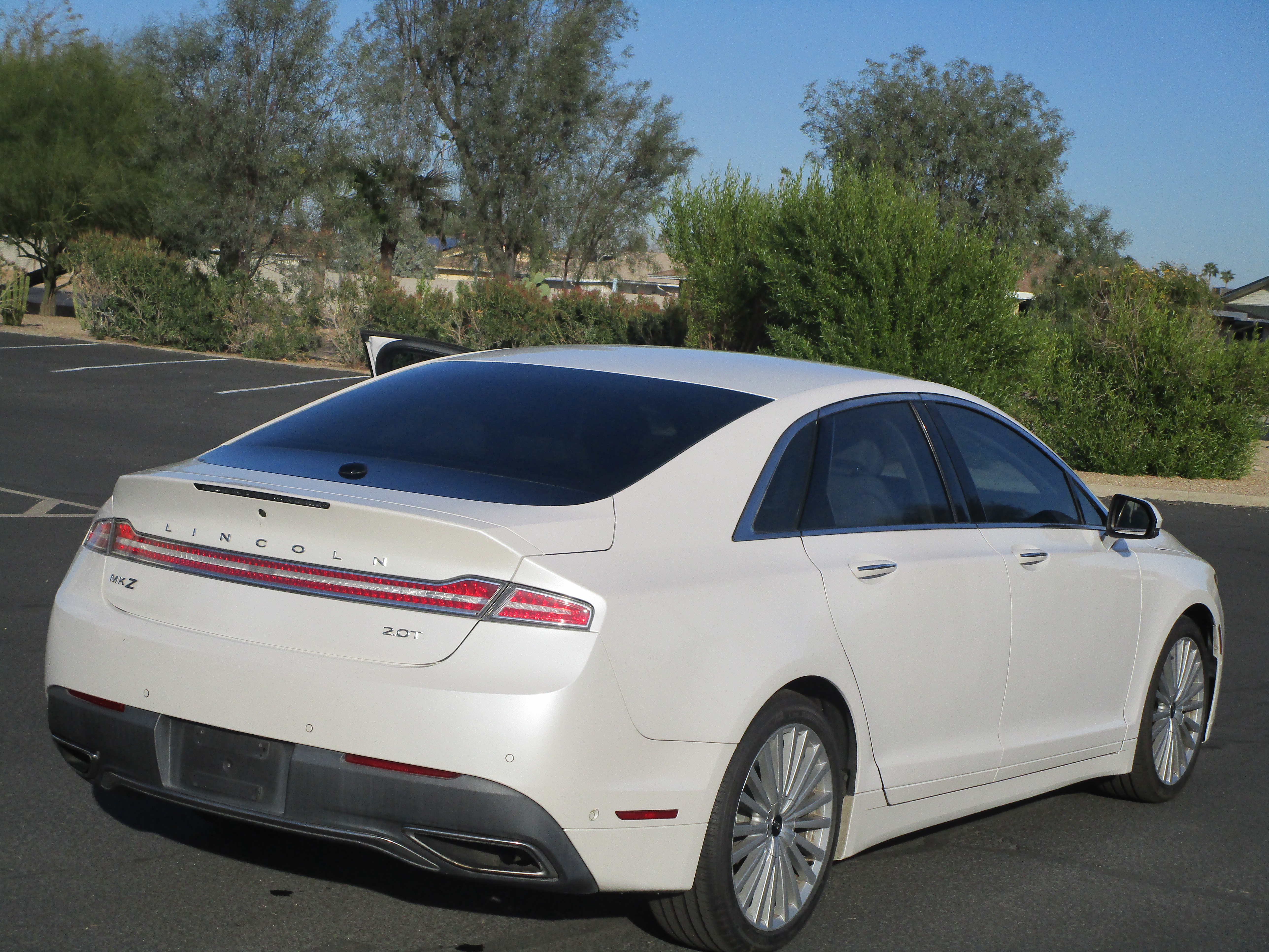 Used 2017 Lincoln MKZ Reserve FWD image 7