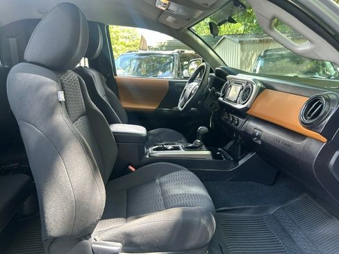 Used 2017 Toyota Tacoma 2WD Access Cab image 21
