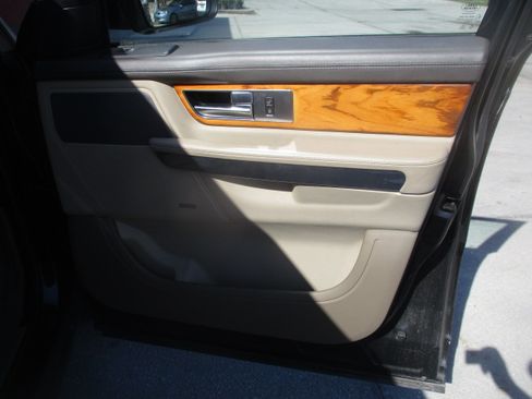 Used 2010 Land Rover Range Rover Sport HSE LUX image 11