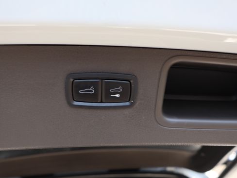 Used 2018 Porsche Macan Turbo AWD/4WD image 35