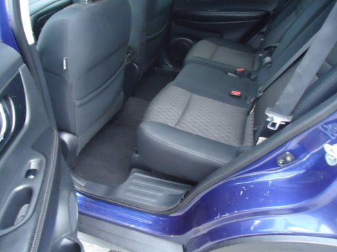 Used 2017 Nissan Rogue SV image 16