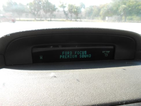 Used 2010 Ford Focus SE image 15