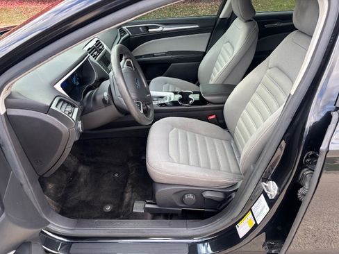 Used 2015 Ford Fusion S image 10