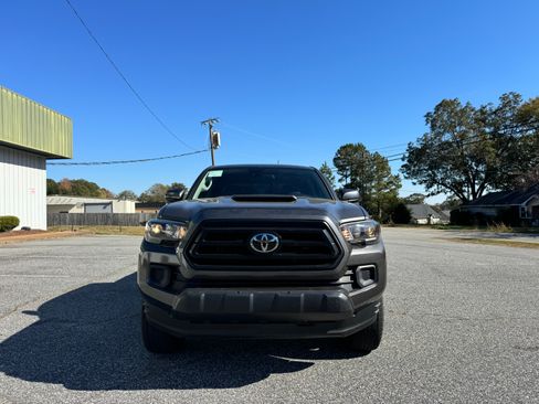 Used 2020 Toyota Tacoma SR image 19