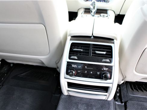 Used 2017 BMW 740i w/ Executive Package RWD image 15