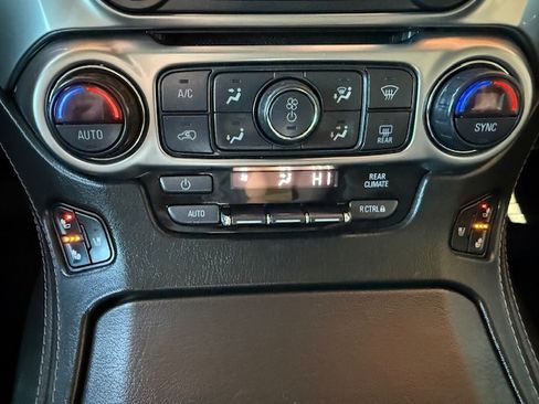 Used 2018 Chevrolet Suburban Premier image 12