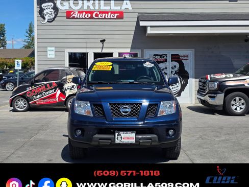Used 2011 Nissan Frontier 4x4 Crew Cab PRO-4X image 2