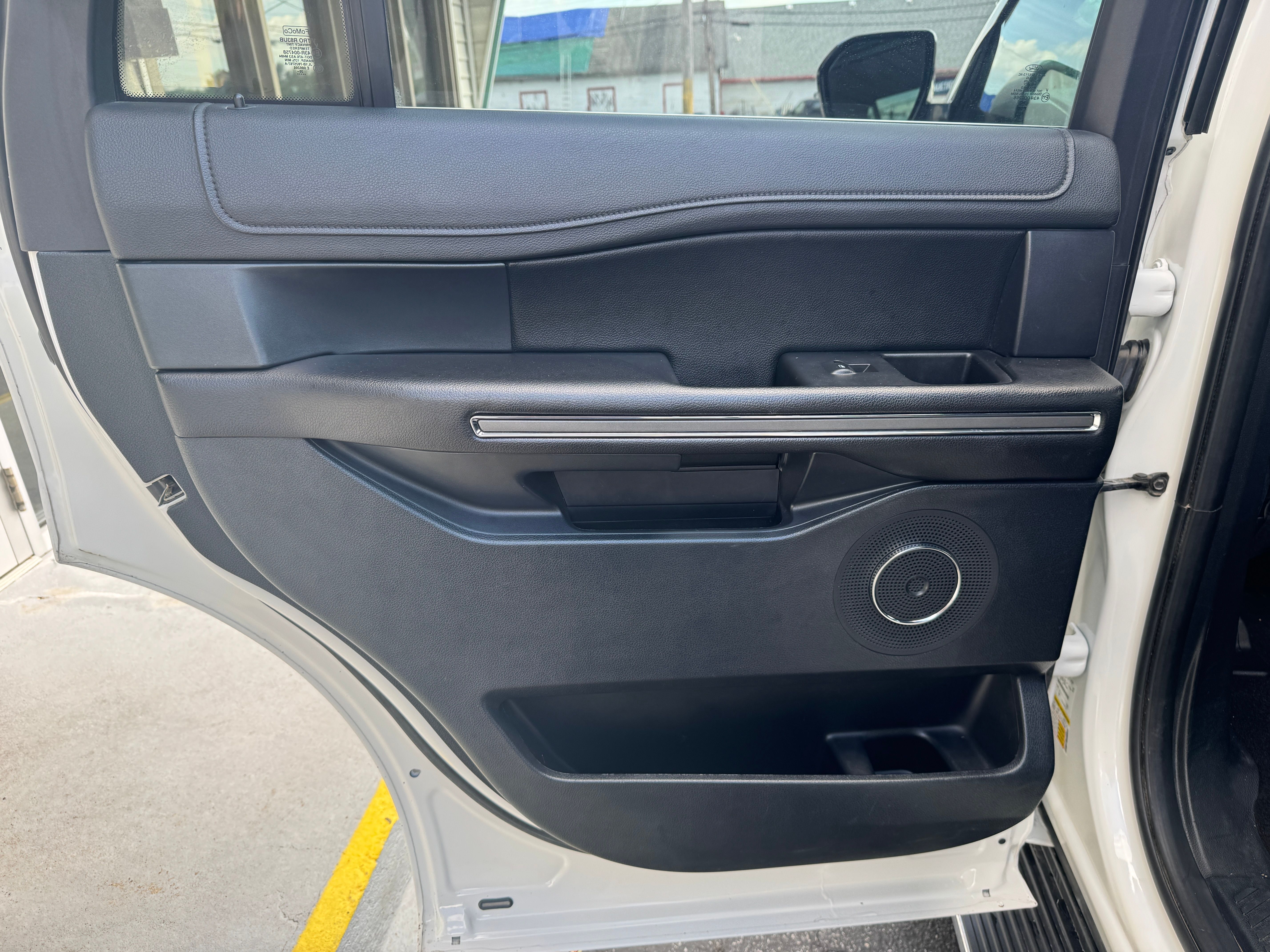 Used 2021 Ford Expedition 4WD XLT image 11