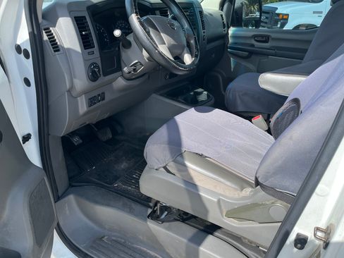 Used 2016 Nissan NV 2500 SV image 6