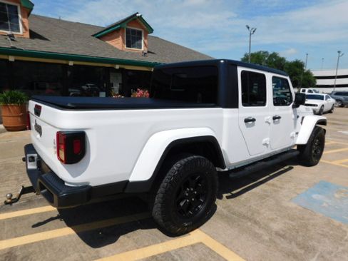 Used 2021 Jeep Gladiator Willys AWD/4WD image 8