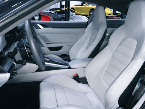 Used 2022 Porsche 911 Turbo image 21
