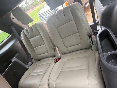 Used 2014 Ford Explorer XLT image 42