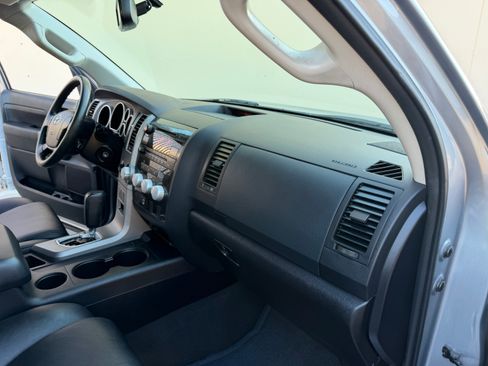 Used 2011 Toyota Tundra 4x4 Double Cab image 30