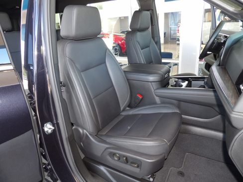 Used 2026 Chevrolet Suburban 4WD LT image 27