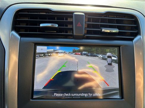 Used 2020 Ford Fusion SE image 27