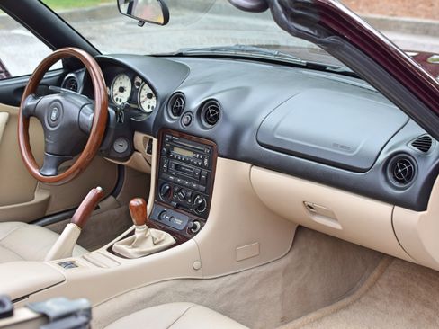 Used 2000 MAZDA MX-5 Miata Special Edition image 29