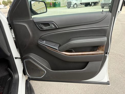 Used 2015 Chevrolet Suburban LS RWD image 58