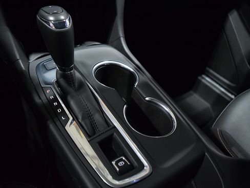 Used 2018 Chevrolet Equinox Premier image 25