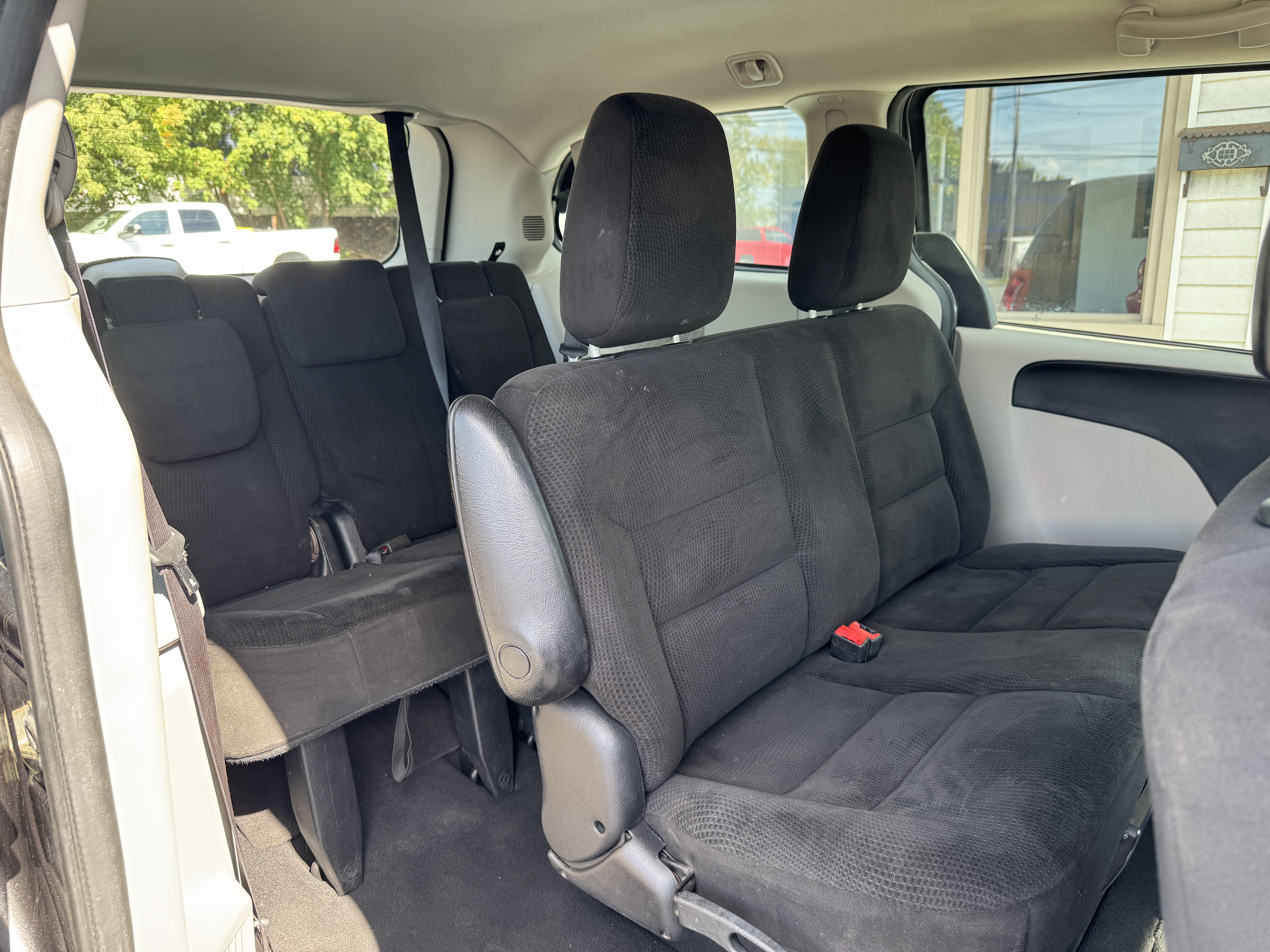 Used 2016 Dodge Grand Caravan American Value Package FWD image 17