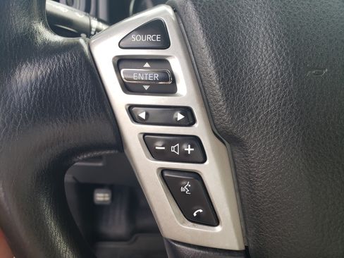 Used 2022 Nissan Titan SE image 15