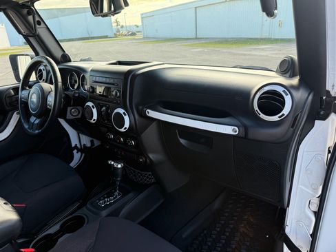 Used 2013 Jeep Wrangler Unlimited Sport image 10