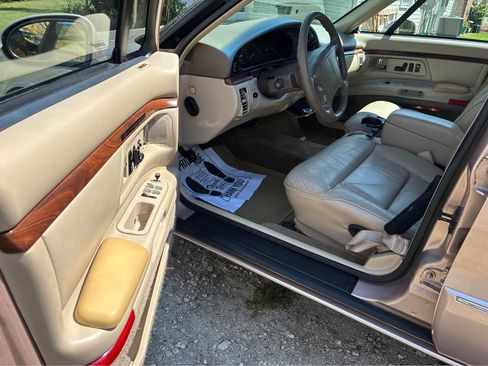 Used 1999 Oldsmobile 88 50th Anniversary image 9