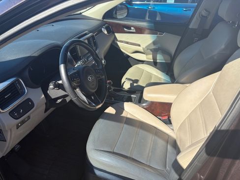 Used 2018 Kia Sorento EX image 6