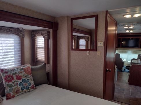 Used 2011 Ford E-450 and Econoline 450 image 52